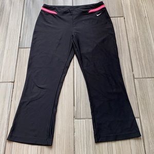 Nike Fit Dry Capri Leggings